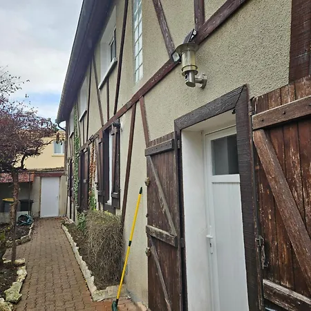 Longere Au Coeur De Completement Renovee Apartamento