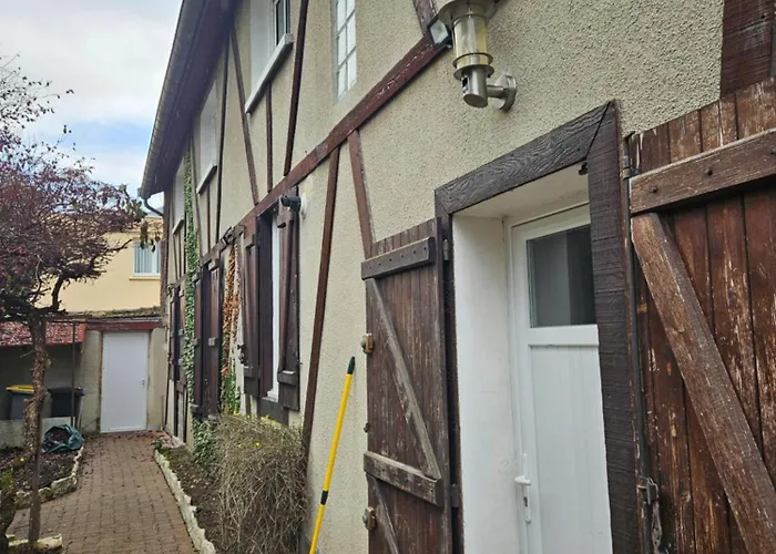 Longere Au Coeur De Completement Renovee Apartamento